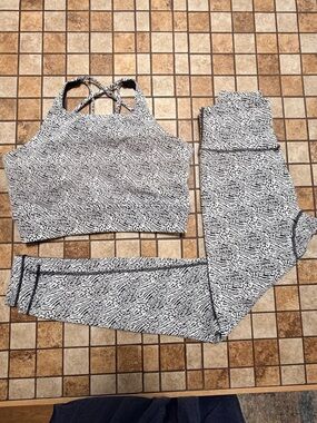 Buff Bunny - Black & White Women's Active sports bra and Legging Set